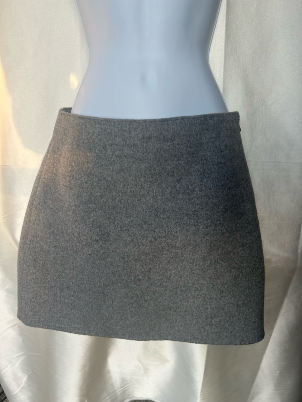 Club Monaco Gray Wool Mini Skirt size 2
